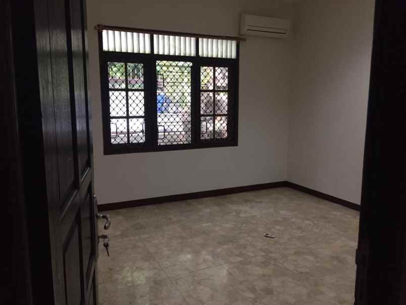 dijual rumah di jl sampit blok m plaza jakarta selatan