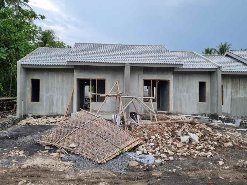 dijual rumah di perumahan de ba bali garden