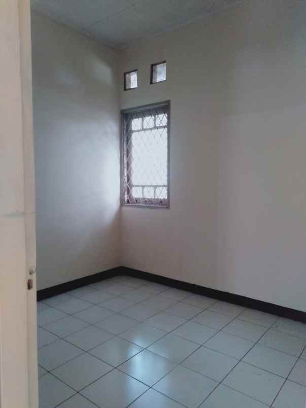 dijual rumah di sektor 1 6 bsd