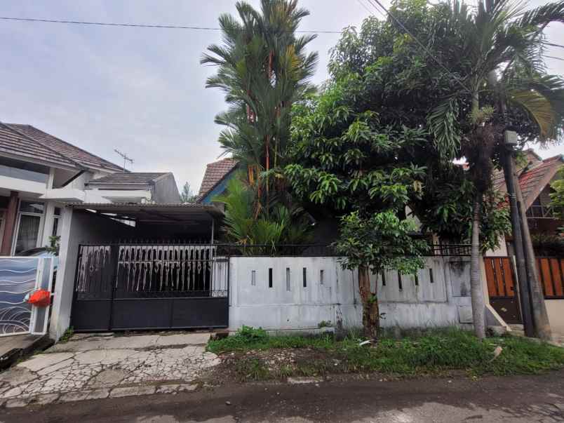 dijual rumah di sektor 1 6 bsd