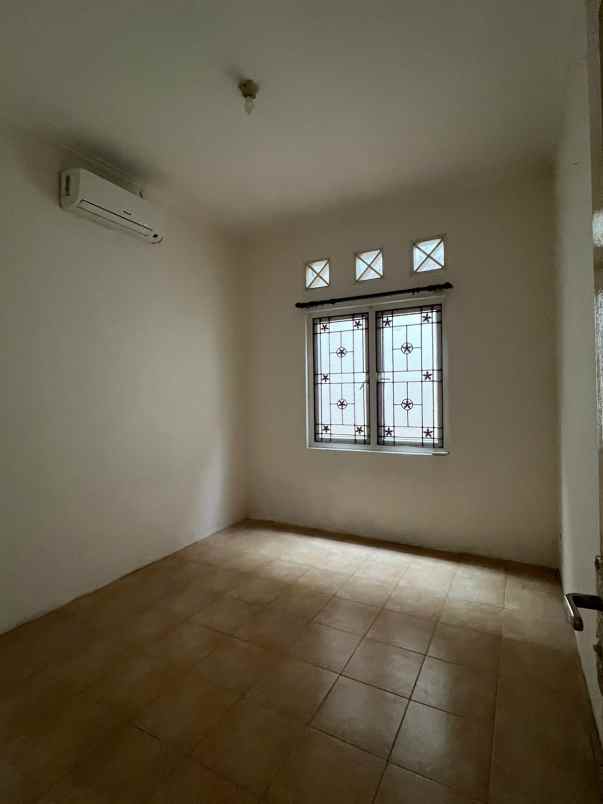 dijual rumah di taman kenari nusantara cibubur