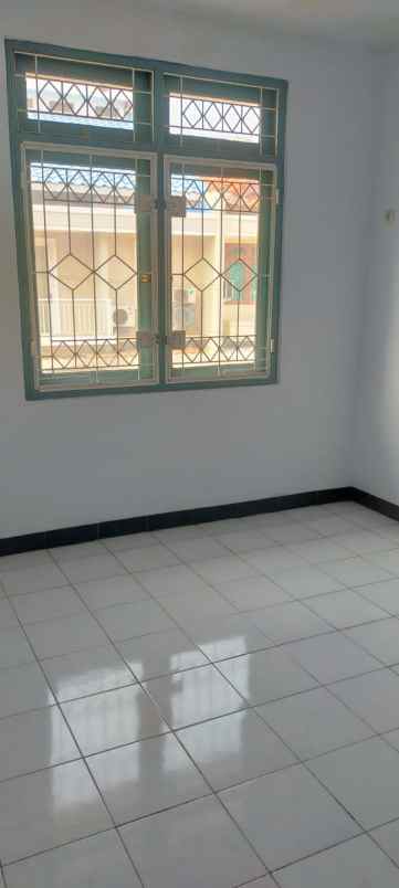 dijual rumah di taman palem lestari