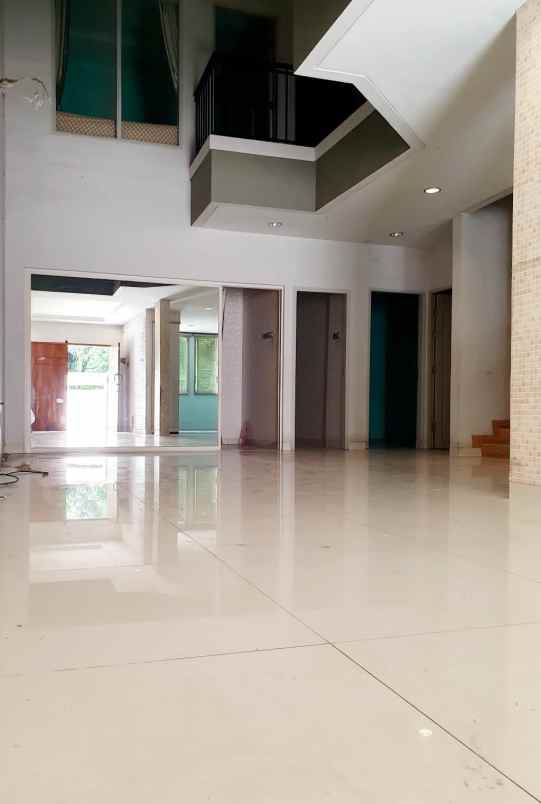 dijual rumah di taman palem lestari