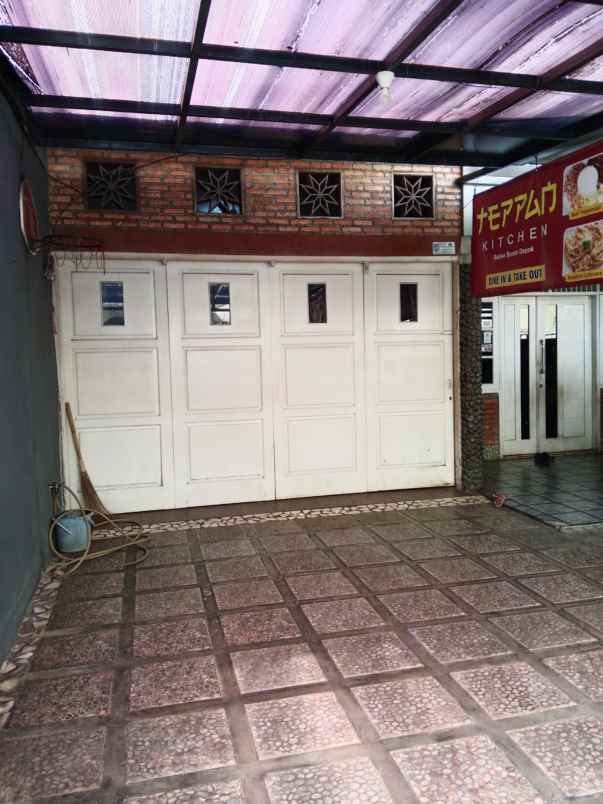 dijual rumah di tanah baru depok bernuansa artistik