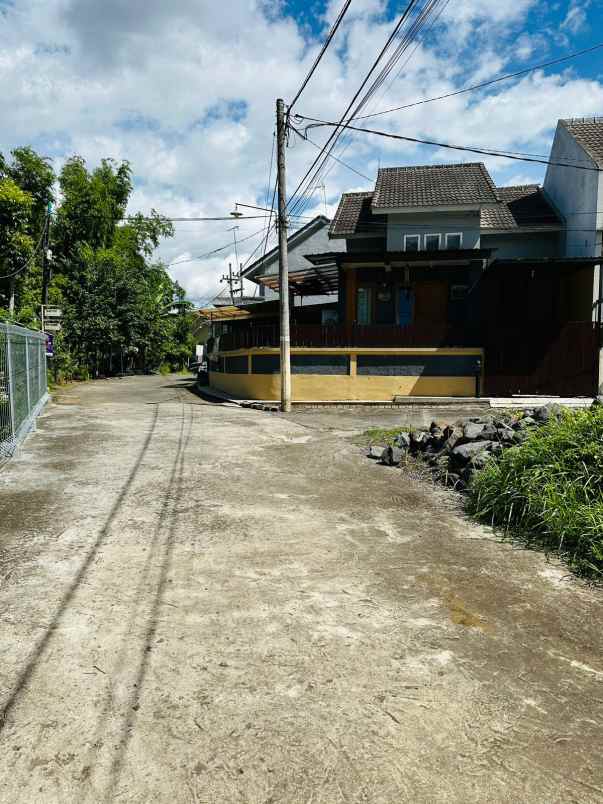 dijual rumah dieng