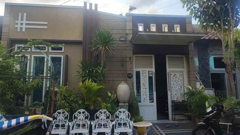 dijual rumah dijual rumah di jl lilium