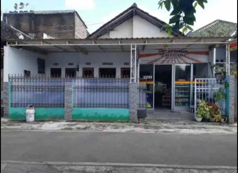 dijual rumah dijual rumah di jl sadakan