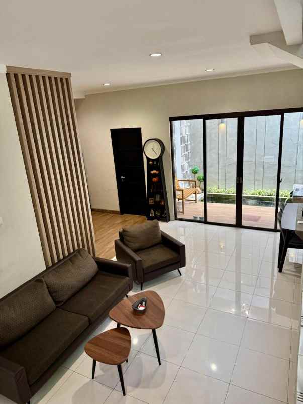 dijual rumah discovery bintaro