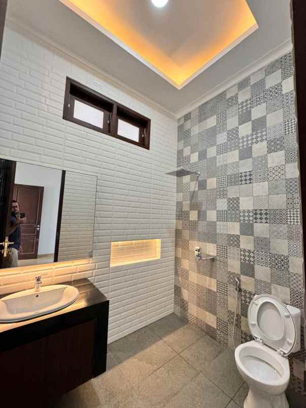 dijual rumah duren sawit