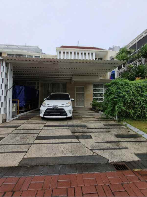 dijual rumah eastcoast pakuwon city