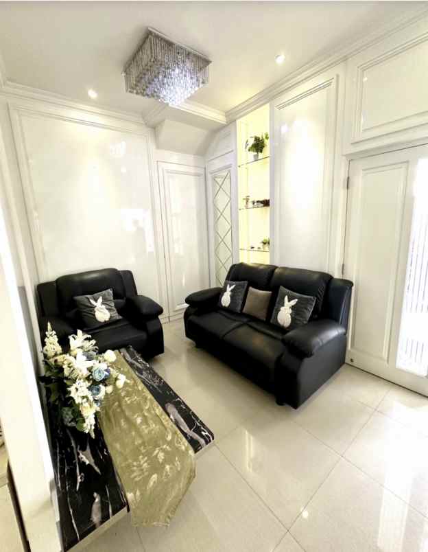 dijual rumah full furnish ketintang surabaya