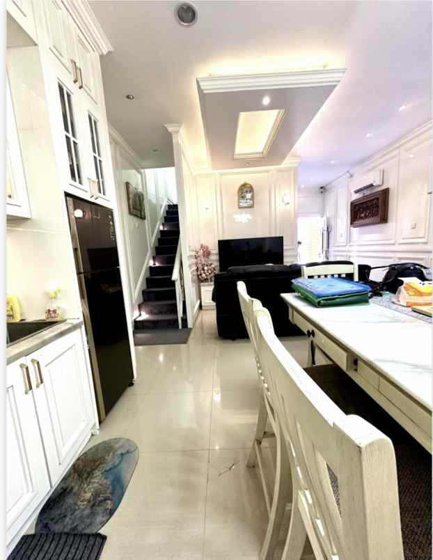 dijual rumah full furnish ketintang surabaya