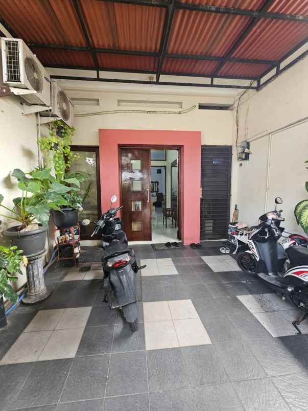 dijual rumah gandaria