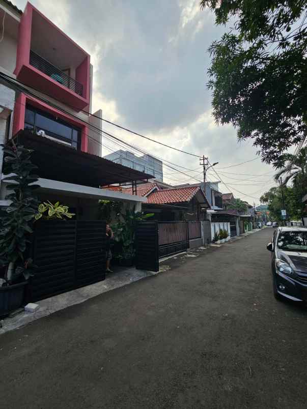 dijual rumah gandaria