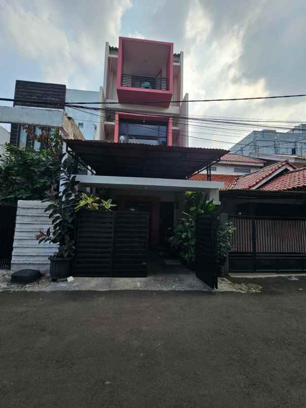 dijual rumah gandaria