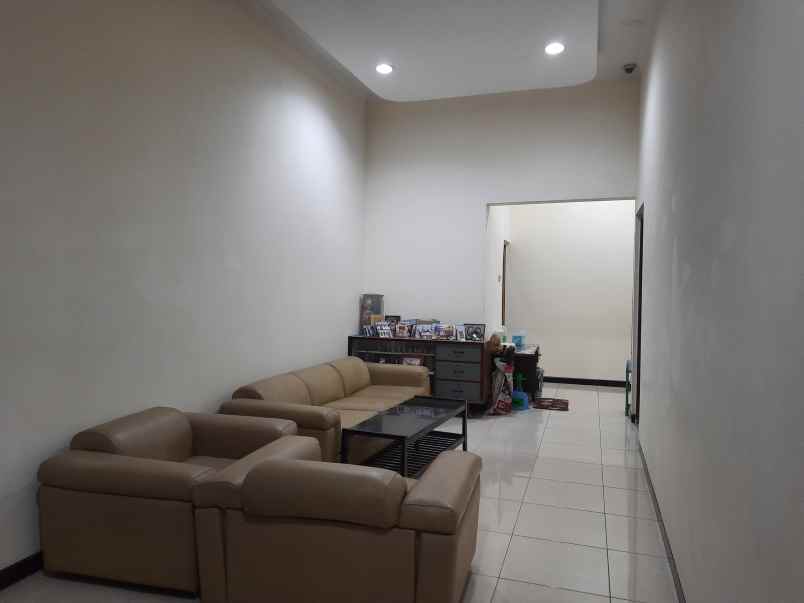 dijual rumah gayungsari