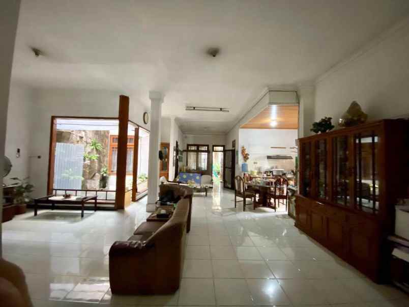 dijual rumah gayungsari barat