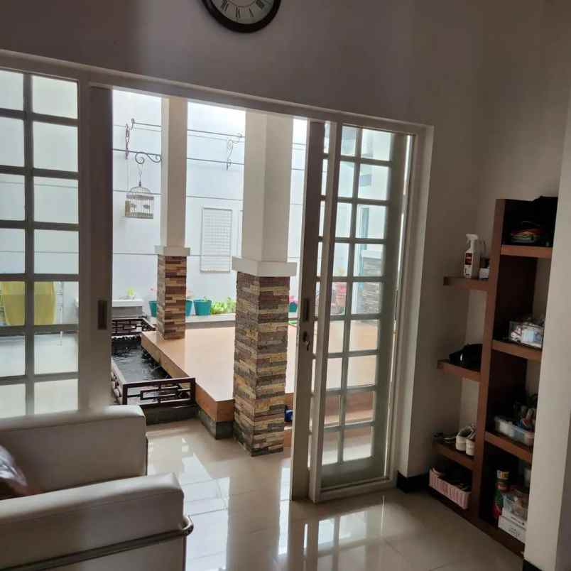 dijual rumah graha estetika