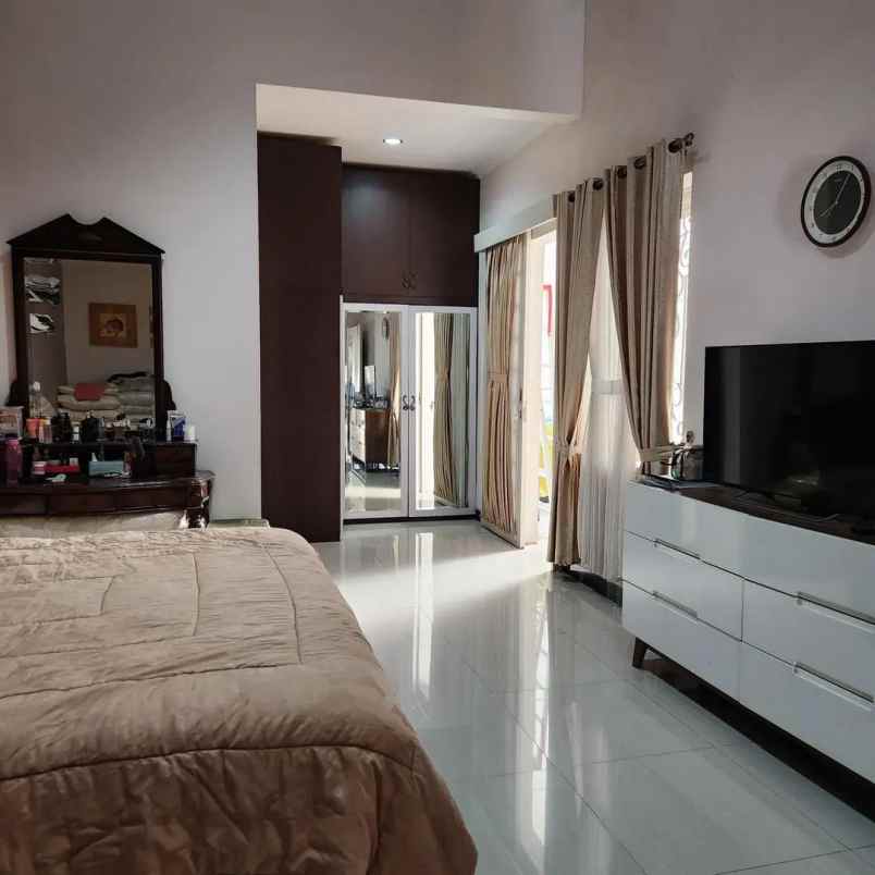 dijual rumah graha estetika