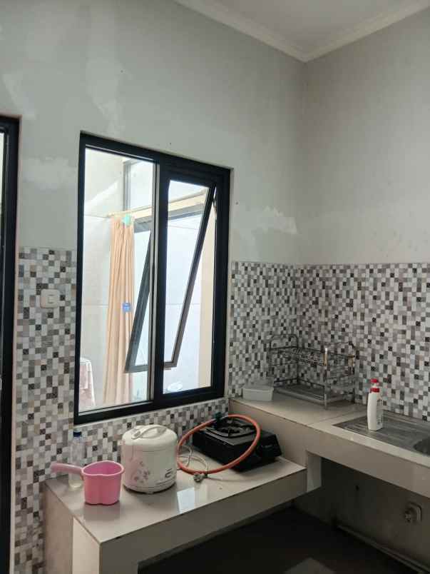 dijual rumah grand milenia regency