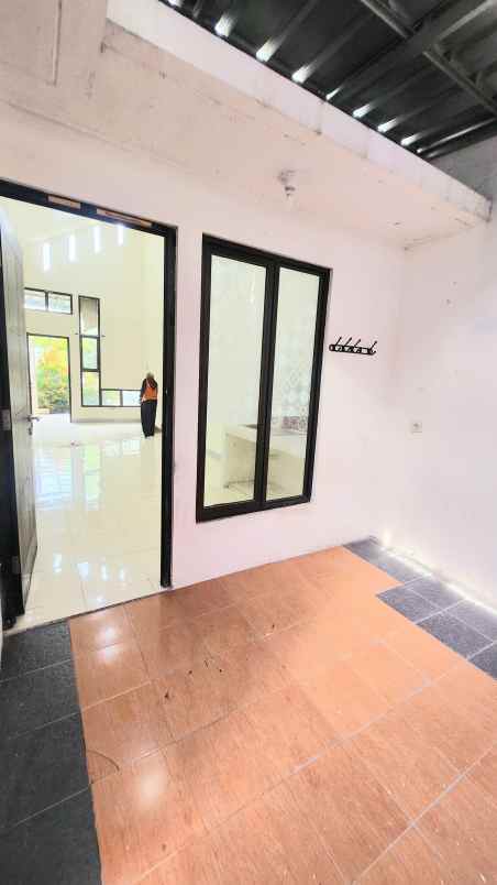 dijual rumah green ara cluster ebony