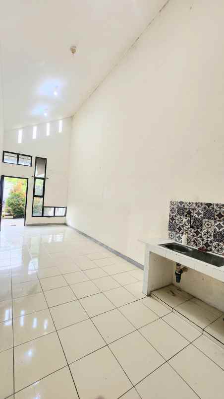 dijual rumah green ara cluster ebony