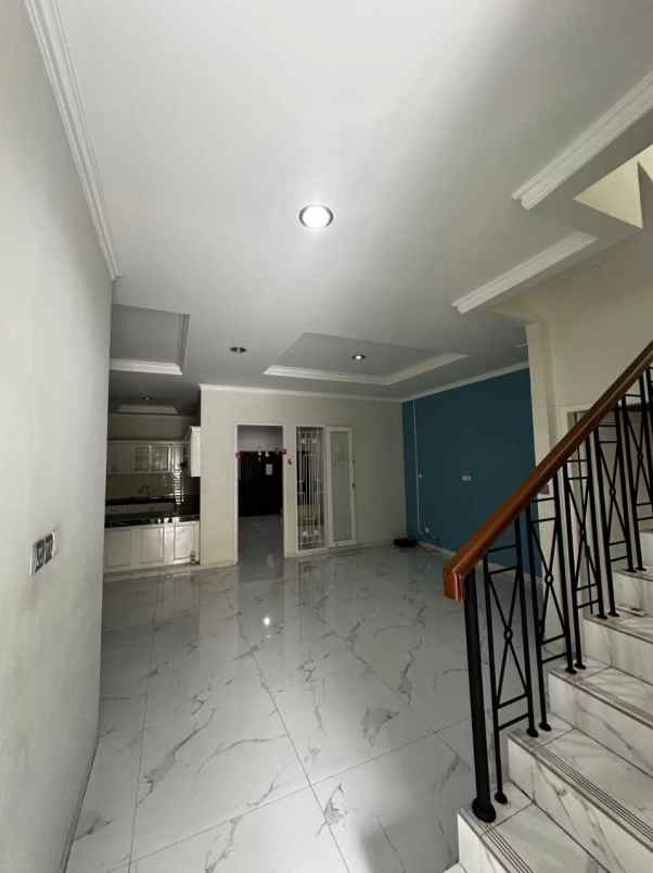 dijual rumah grisenda pik