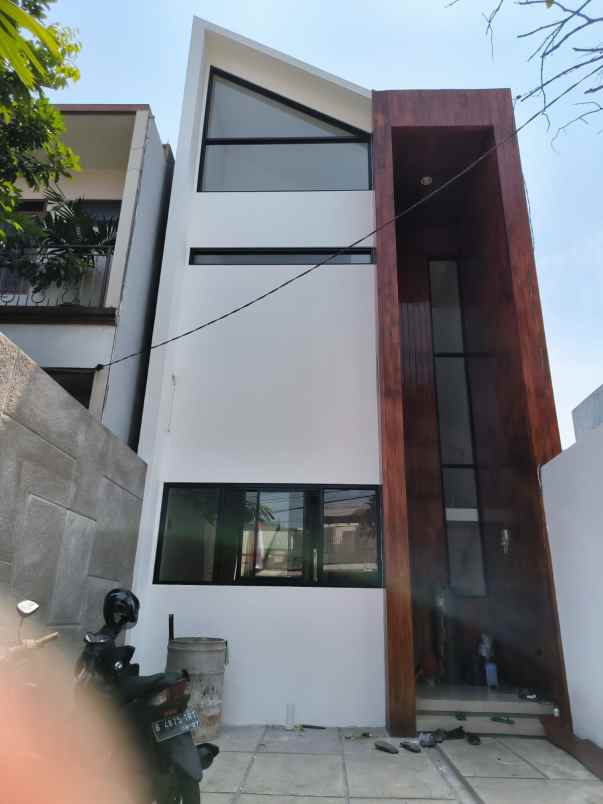 dijual rumah han102