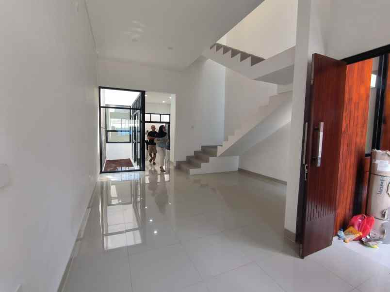 dijual rumah han102