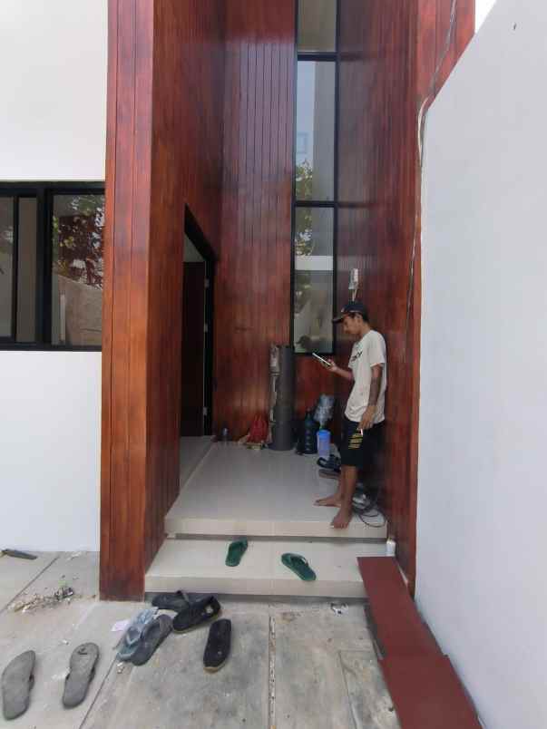 dijual rumah han102