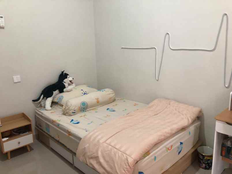 dijual rumah heavenland park cluster