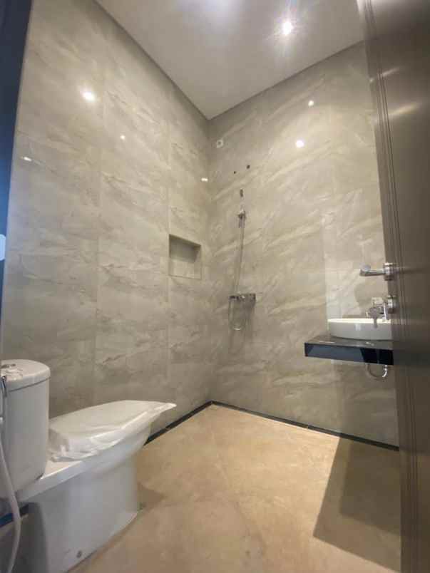 dijual rumah international village