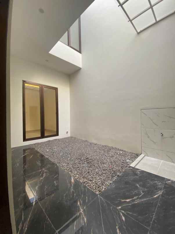 dijual rumah international village