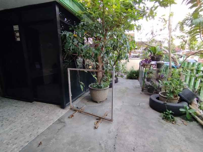 dijual rumah jajar laweyan surakarta