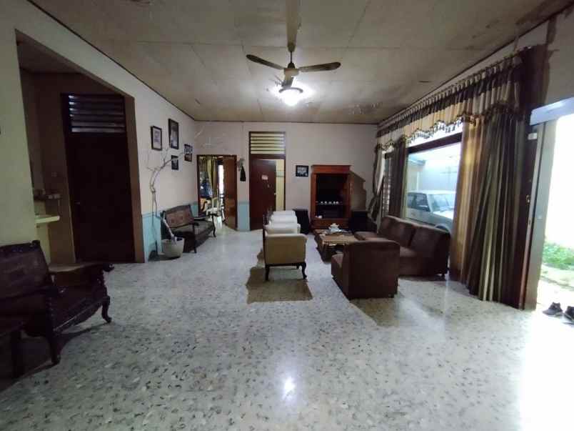 dijual rumah jajar laweyan surakarta