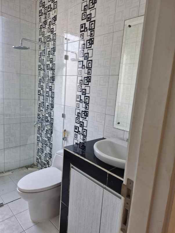 dijual rumah jakarta garden city