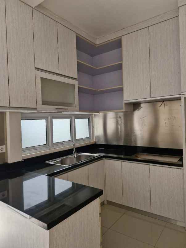 dijual rumah jakarta garden city