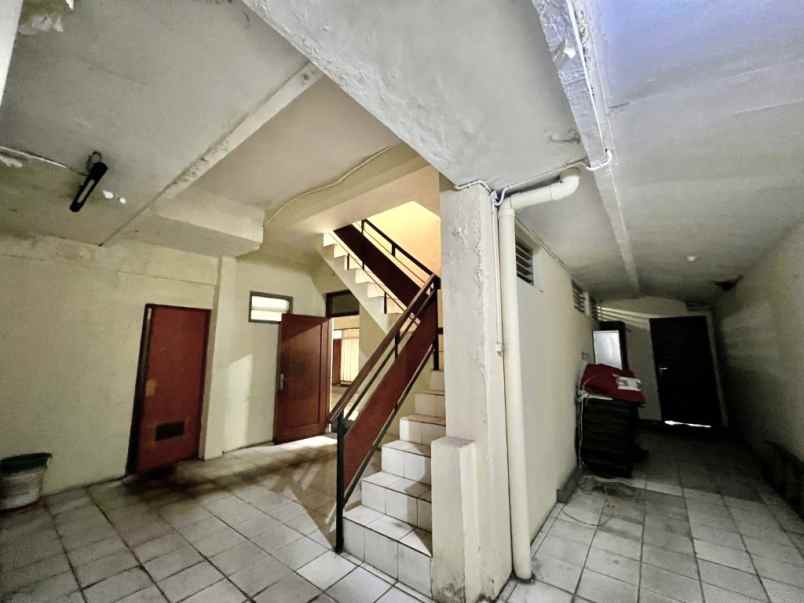 dijual rumah jalan darmawangsa