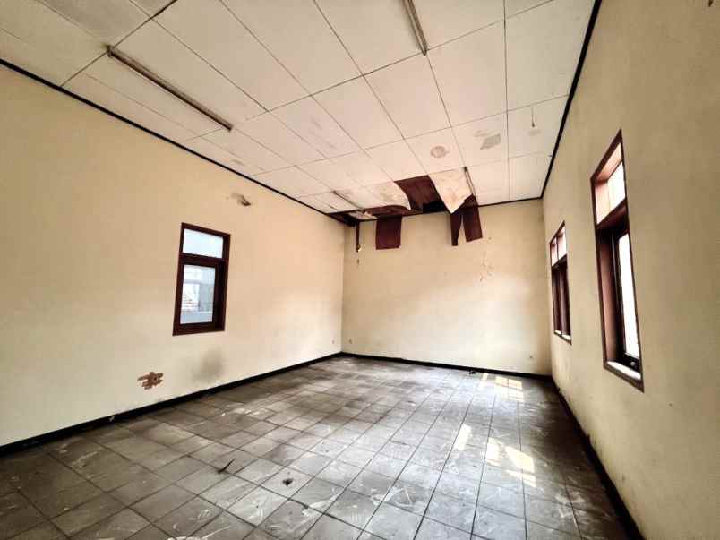 dijual rumah jalan darmawangsa