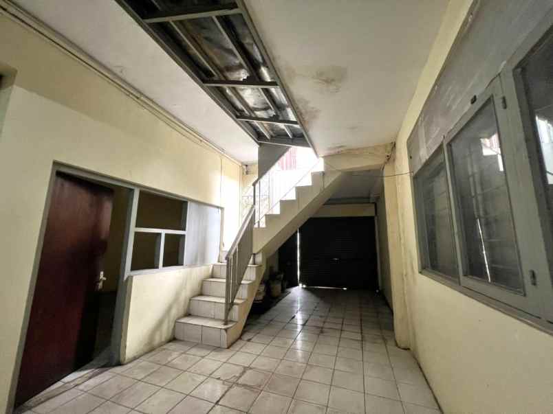 dijual rumah jalan darmawangsa