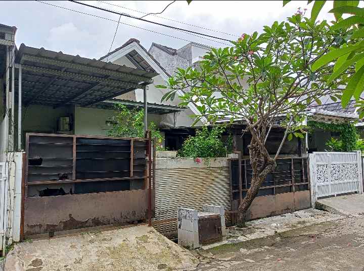 dijual rumah jalan flamboyan adiraga