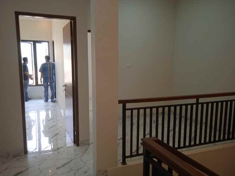 dijual rumah jalan gotong royong ciledug