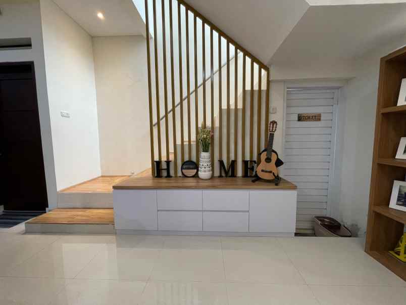 dijual rumah jalan mars venus tata