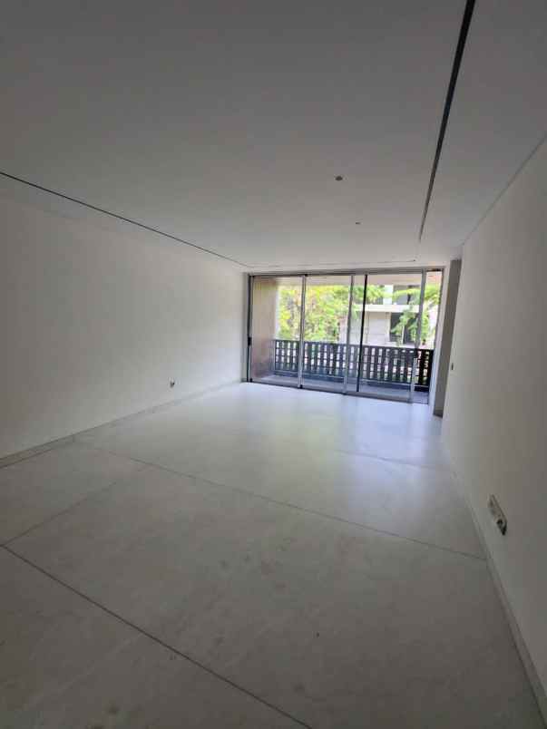 dijual rumah jalan pakuwon indah