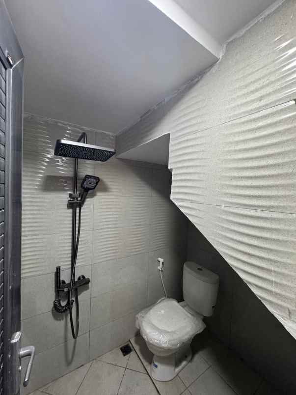 dijual rumah jalan radar auri cimanggis