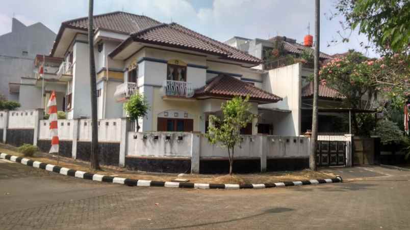 dijual rumah jalan raya cinere komplek