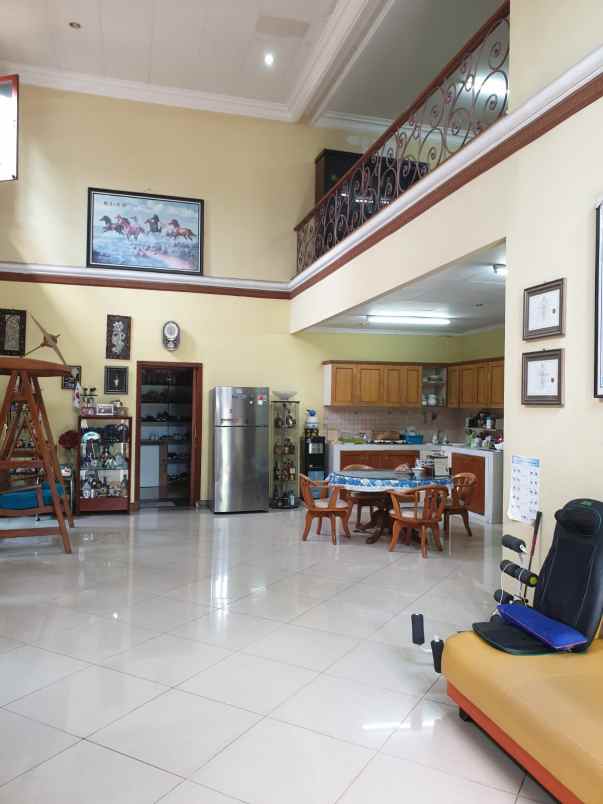 dijual rumah jalan raya cinere komplek