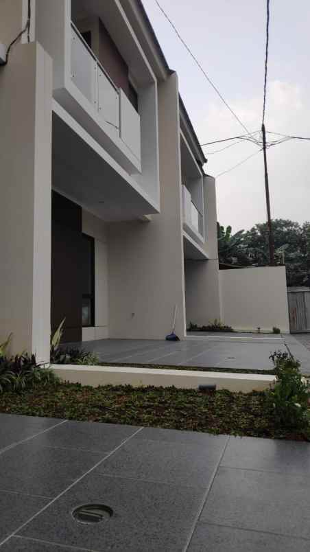 dijual rumah jalan raya jatimekar