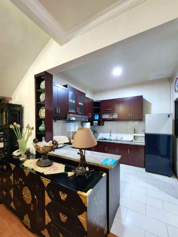 dijual rumah jalan raya pondok indah mal 2