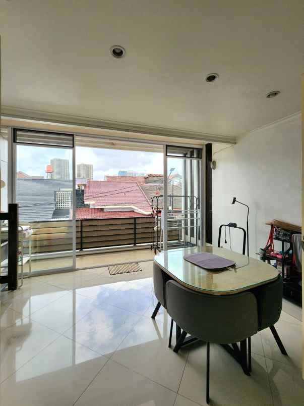 dijual rumah jalan raya pondok indah mal 2